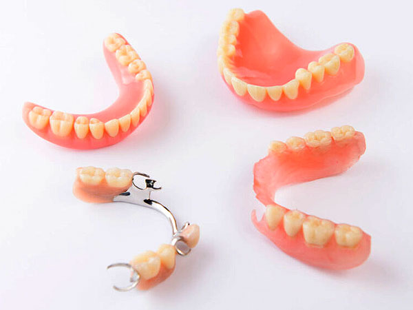 Prótesis Dentales Removibles caído un diente | Ustrell&García Clínica Dental